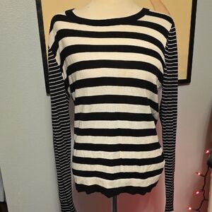 Banana Republic Back And White Striped Long Sleeve Sweater Tee Size Small